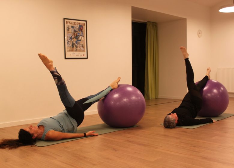 Cours de Pilates et Yoga avec Pilates-Ball